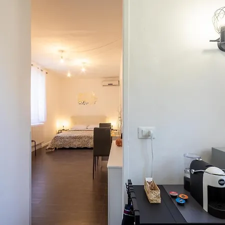 Ambra House - Parcheggio Libero, Accesso Diretto, Wi-fi Con Streaming Verona