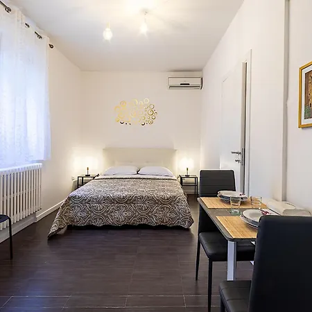 Ambra House - Parcheggio Libero, Accesso Diretto, Wi-fi Con Streaming